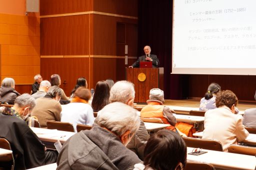 講演者の都築氏と参加者